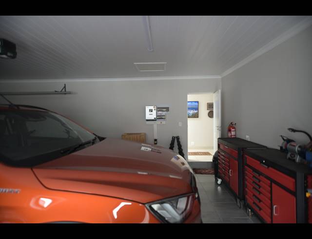 3 BEDROOM HOUSE FOR SALE IN OUTENIQUASBOSCH